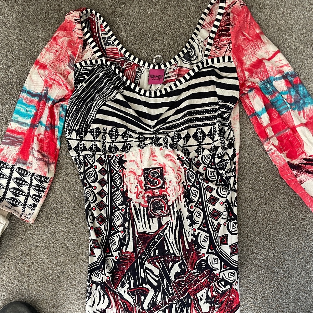 Save the Queen top